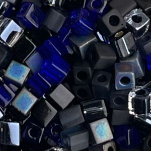 Square 4mm MIX Black Medley