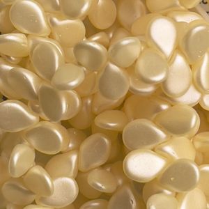 PIP 5x7mm Pearl Pastel Cream 69Bds/Str